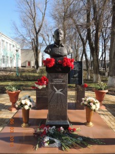 памятник Котенко